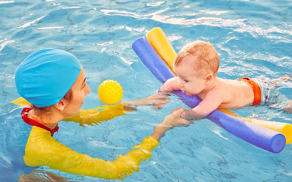 Les bienfaits de la natation pour maman et bébé