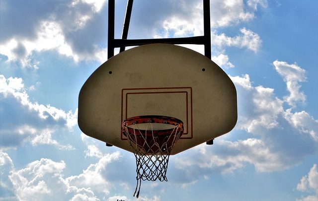 Jeu élevé : les terrains de basket parfaits pour votre entraînement